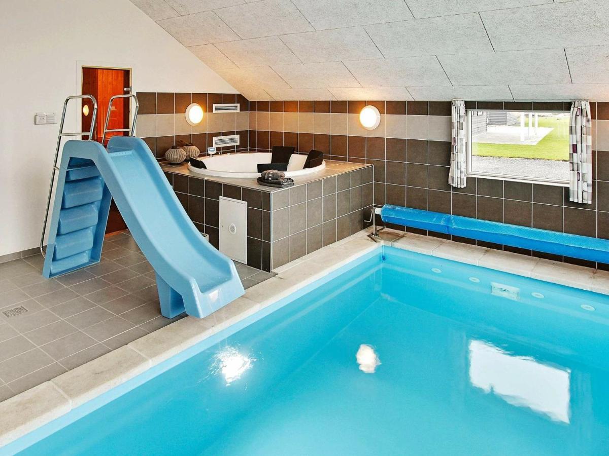 12 Person Holiday Home In Hasselberg Kappeln Camera foto